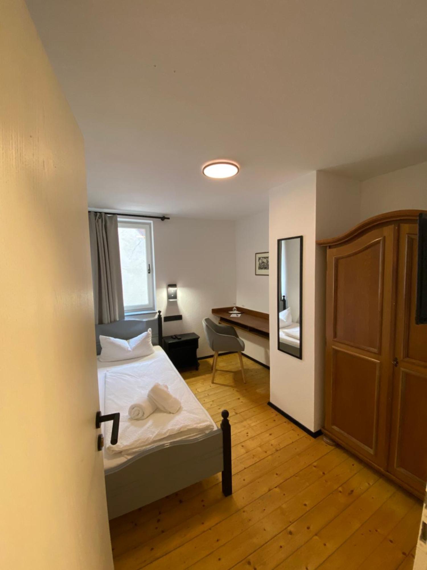 Gasthof Zum Goldenen Schiff - Lehm, Stil & Altstadtflair Marktbreit Exteriör bild