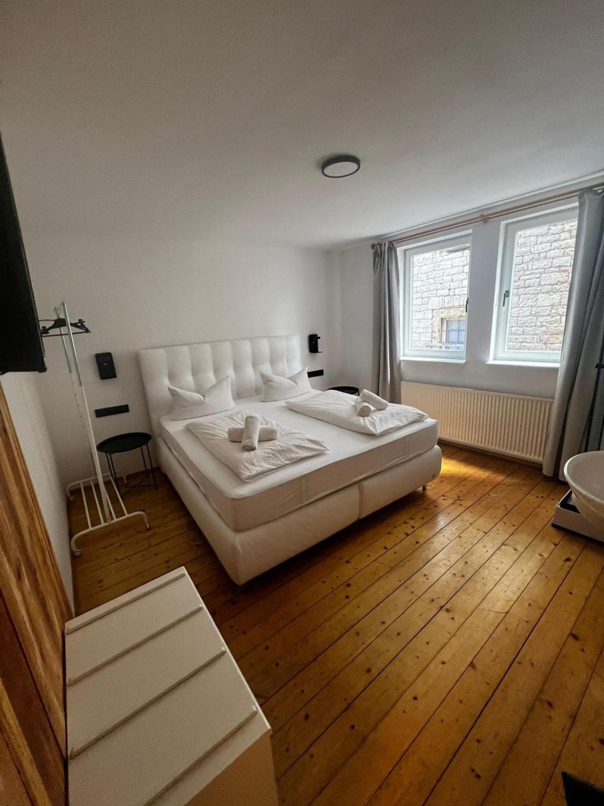 Gasthof Zum Goldenen Schiff - Lehm, Stil & Altstadtflair Marktbreit Exteriör bild