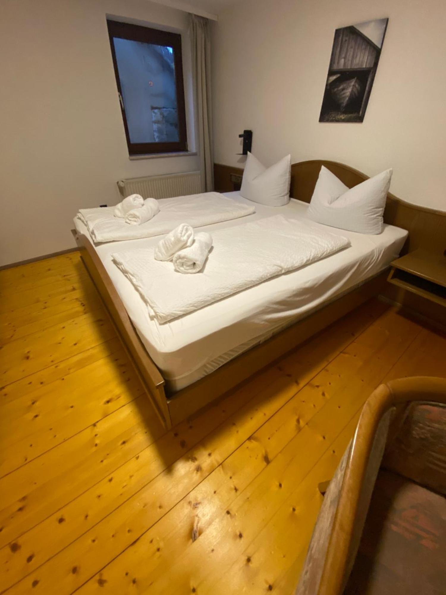 Gasthof Zum Goldenen Schiff - Lehm, Stil & Altstadtflair Marktbreit Exteriör bild